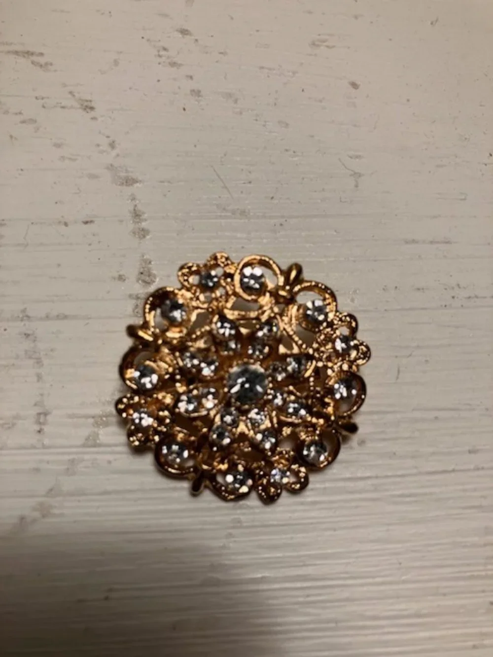 Large Group of Pins Brooches Costume Jewlery Great for Crafts NEW